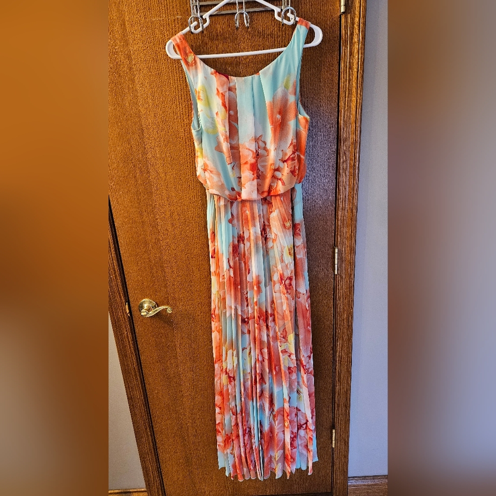 Floral Sleeveless Maxi Dress - Picture 12 of 12